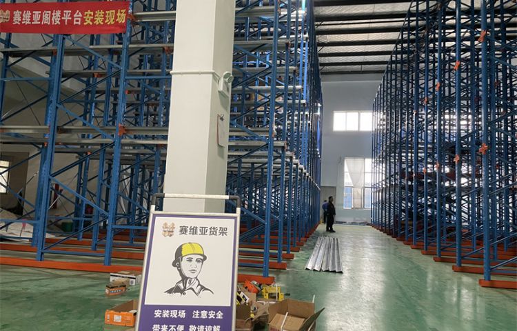 赛维亚重型贯通货架使仓库整洁美观